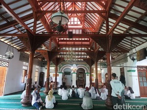 Masjid Tua di Jakarta Ini Siapkan 300 Porsi Buka Puasa Selama Ramadan