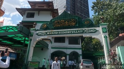 Indahnya Masjid Klasik di Tengah Gedung Pencakar Langit Ibu Kota