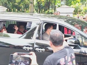 Lambaian Tangan Megawati saat Tinggalkan Istana Batutulis