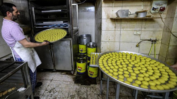 A Palestinian baker lays out fresh 