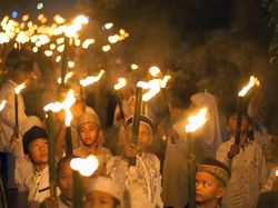 5 Tradisi Jelang Idul Fitri di Indonesia, Nganteuran hingga Takbiran