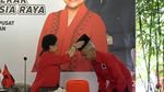 Momen Megawati Pakaikan Peci Hitam ke Ganjar Pranowo Capres PDIP
