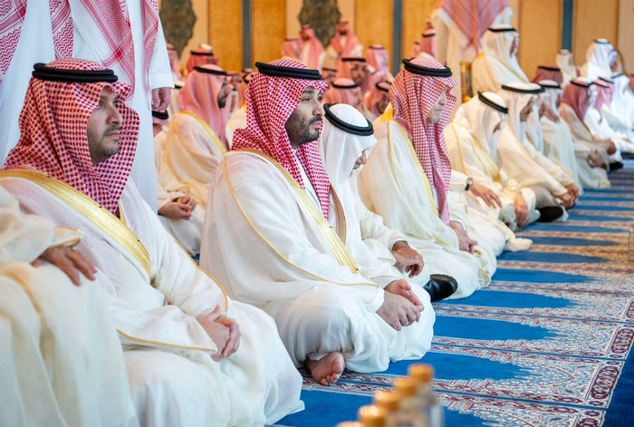 Pemerintah Arab Saudi mengumumkan Lebaran Idul Fitri pada Jumat 21 April 2023. Raja Salman bin Abdulaziz pun melaksanakan salat Idul Fitri di Istana Al-Salam, Jeddah. Sementara Putra Mahkota Arab Saudi, Mohammed bin Salman, melaksanakan salat Idul Fitri di Masjidil Haram.