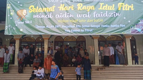 Ratusan umat muslim Muhammadiyah di Karangasem, Bali, menggelar salat Id di Masjid Ibnu Sina, Dangin Sema 1, Jumat (21/4/2023).