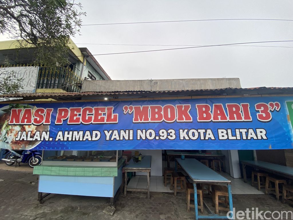 Nasi Pecel Mbok Bari paling terkenal di Blitar yang enak untuk sarapan