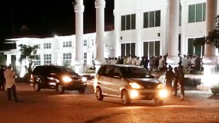 Parade mobil pribadi dan dinas pada pawai takbiran keliling dilepas dari halaman kantor Bupati Asahan. (Foto: Istimewa)