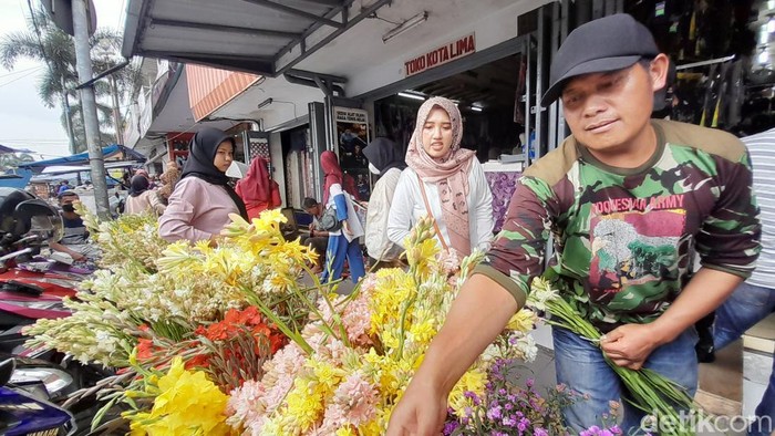 Pedagang bunga di Sumedang.