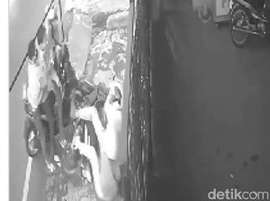 Viral Pemotor Lansia Ditabrak dan Dihajar Pemuda di Bandung