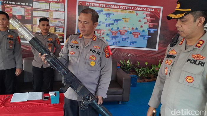 Penampakan lodong yang dibawa pemotor meresahkan warga