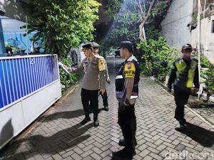 Polisi Pelototi Rumah-rumah Kosong yang Ditinggal Mudik