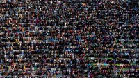 Umat Muslim di Albania melaksanakan salat Idul Fitri di Skanderbeg Square, Tirana. Reuters/Florion Goga.