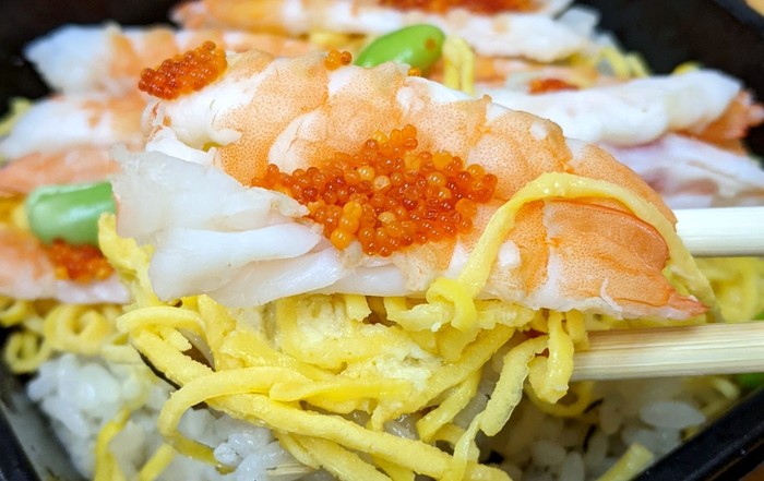 Praktis! Sushi Kini Bisa Dibeli Lewat Vending Machine