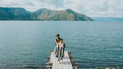 Yuk Lihat Foto Prewedding Jessica Mila Berbusana Batak di Danau Toba
