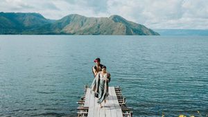 Yuk Lihat Foto Prewedding Jessica Mila Berbusana Batak di Danau Toba