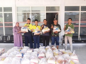 Ratusan Paket Sembako Disalurkan ke Warga 5 Desa di Banyuwangi