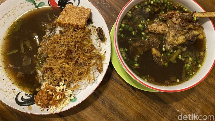 Rawon Pak Pangat, gurihnya rawon empal suwir yang melegenda di Surabaya.