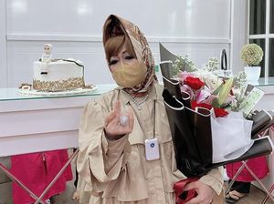 9 Potret Gaya Hijab Runcing Kadinkes Lampung yang Suka Pamer Kemewahan