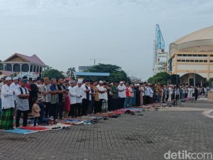 12 Tata Cara Sholat Idul Fitri: Sendirian dan Berjamaah