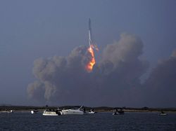 Roket Starship SpaceX Meledak 4 Menit Setelah Diluncurkan