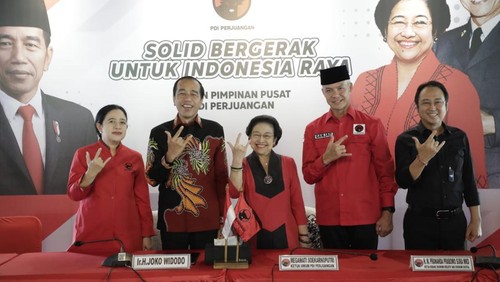 Saat Jokowi dan Megawati Salam Metal Usai Umumkan Ganjar Pranowo Capres (dok Istimewa)