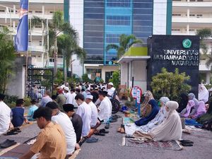 Jemaah Muhammadiyah di Mataram Gelar Salat Id di Kampus Ummat