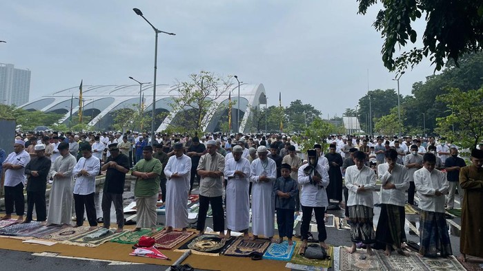 Salat Idul Fitri di Equestrian Park Jaktim Digelar di Tengah Hujan (Silvia Ng/detikcom)
