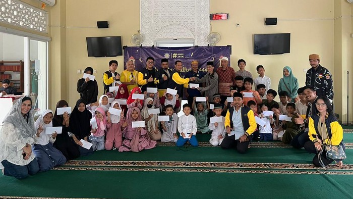 Sambut Lebaran dengan Berbagi Bersama Anak Yatim
