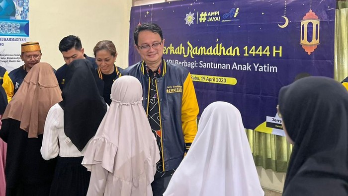 Sambut Lebaran dengan Berbagi Bersama Anak Yatim Sambut Lebaran dengan Berbagi Bersama Anak Yatim