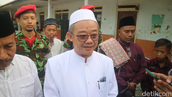 Sekretaris Umum Pimpinan Pusat (PP) Muhammadiyah, Abdul Muti selepas salat Idul Fitri di Setrokalangan, Kaliwungu, Kudus, Jumat (21/4/2023).