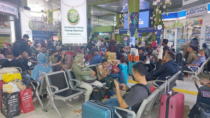 Suasana di Stasiun Gambir pada H-1 Lebaran (Rumondang/detikcom)