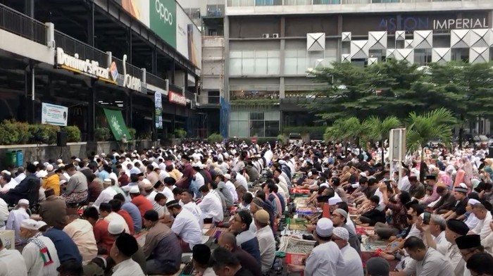 Suasana Pelaksanaan Salat Idul Fitri 21 April 2023 di Bekasi