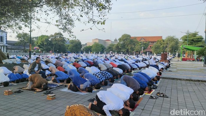 Suasana salat Id di Puro Mangkunegaran Solo, Jumat (21/4/2023).