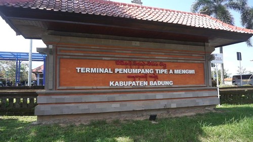 Terminal Mengwi menyiagakan 245 bus untuk mendukung mudik Idul Fitri 1444 H. Sebanyak 10 ribu orang telah mudik lewat terminal Mengwi.