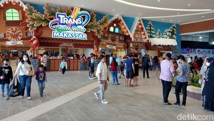 Trans Snow World Makassar resmi dibuka.