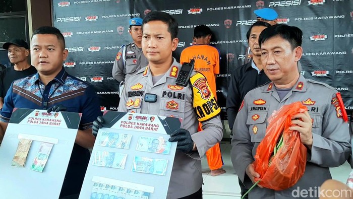 Uang palsu yang digunakan AK untuk belanja.