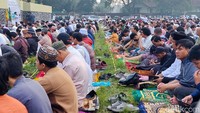 Khatib menyampaikan khutbah tentang perubahan sifat dan sikat seusai menjalani ibadah di bulan Ramadan sebulan penuh.