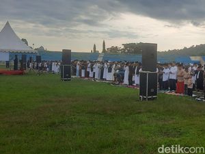 Jemaah Muhammadiyah Mamuju Salat Idul Fitri di Stadion Manakarra