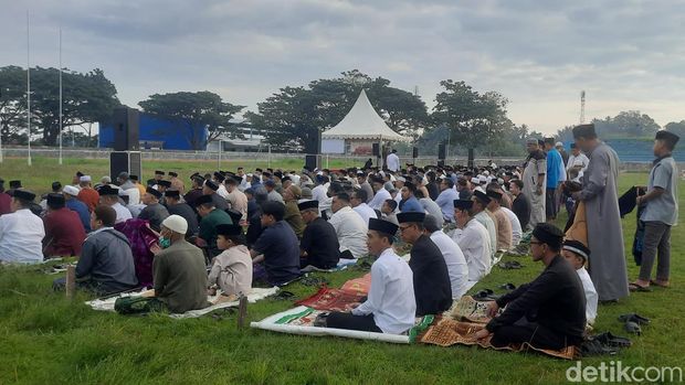 Warga Muhammadiyah Mamuju, Sulawesi Barat (Sulbar) melaksanakan salat Idul Fitri 1444 H di Lapangan Stadion Manakarra.