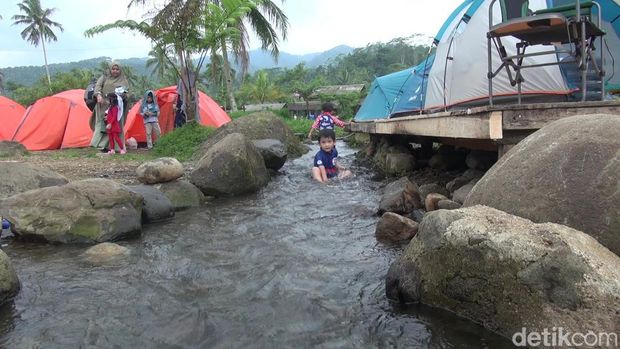 Wisata Mata Air Cimincul yang berada di Pasanggrahan, Kecamatan Kasomalang, Kabupaten Subang.