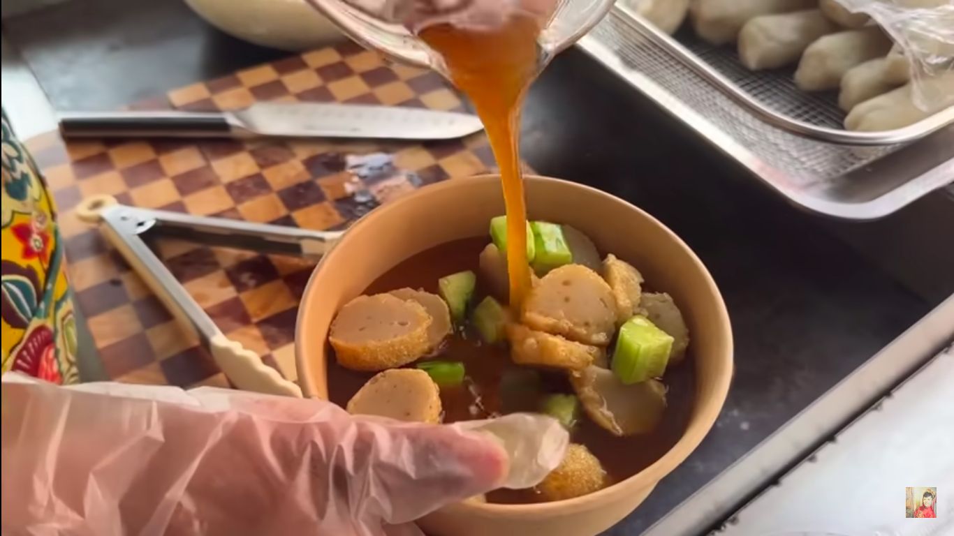 YouTuber asal Indonesia jualan kuliner nusantara di China