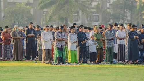 Sekitar 3.000 umat muslim di Kabupaten Badung melakukan salat Id di Lapangan Mangupraja Mandala Puspem Kabupaten Badung.