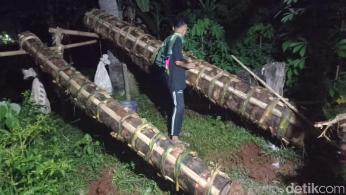 Bedil Kawung atau lodong raksasa tradisi warga Cianjur sambut lebaran