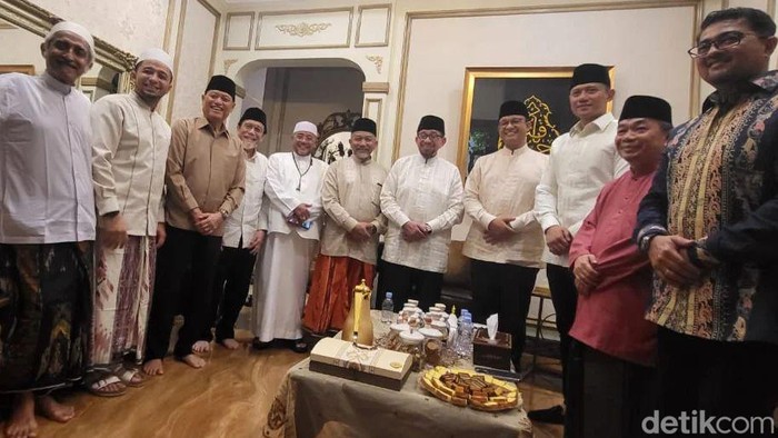 Di Hari Raya Idul Fitri 1444 H, Presiden PKS, Ahmad Syaikhu, bersilaturahmi dengan bakal calon presiden dari Koalisi Perubahan, Anies Baswedan (dok IG Ahmad Syaikhu)