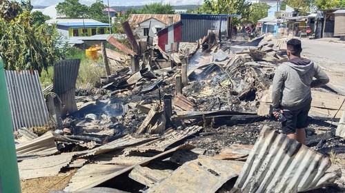 Empat warung terbakar di Desa Penfui Timur, Kupang, NTT, Sabtu (22/4/2023). Diduga, kebakaran dari warung yang ditinggal pemiliknya salat Id.