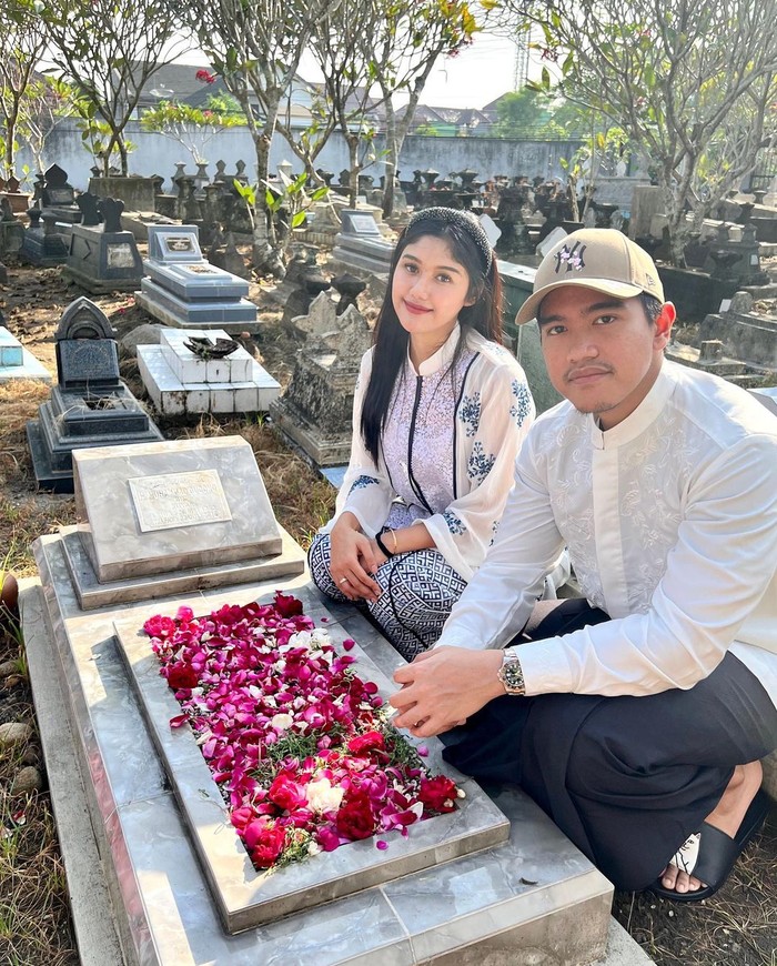 Erina Gudono posting bareng Lebaran dengan Kaesang.