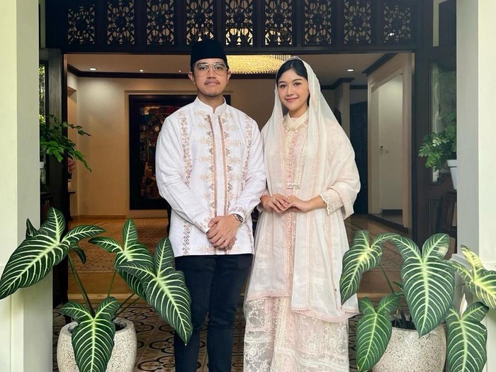 Erina Gudono posting bareng Lebaran dengan Kaesang.