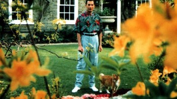 Freddie Mercury hanya ingin sendirian di hari-hari terakhirnya. Ini adalah salah satu foto terakhir dari vokalis legendaris Queen itu. Dia mengejutkan dunia pada 23 November 1991, ketika mengumumkan bahwa dia menderita AIDS. Sehari kemudian, Freddie meninggal dunia. Foto: History 101