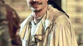 Aktor Heath Ledger di set film The Imaginarium of Doctor Parnassus, tapi dia pasti lebih terkenal karena peran yang dilaporkan membunuhnya, Joker di The Dark Knight. Ledger menuangkan hatinya ke dalam peran tersebut dan mengklaim hanya tidur sekitar dua jam semalam demi jadi Joker. Ia meninggal dunia pada 22 Januari 2008 karena penyalahgunaan obat. Foto: History 101