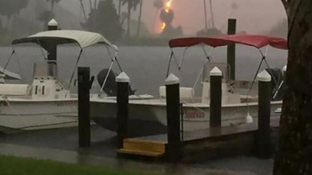 Kala petir menyambar... Foto: Boredpanda