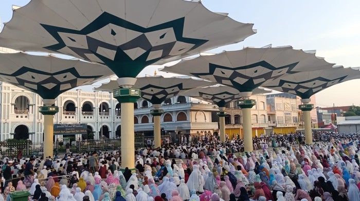 Id di Bawah Payung Madinah Kota Pasuruan